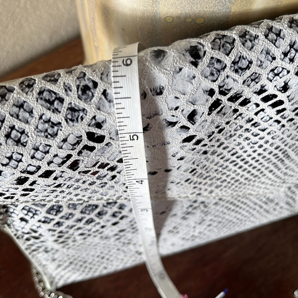 NWT  EXPRESS Silver/gray/black snake print clutch - Picture 6 of 8
